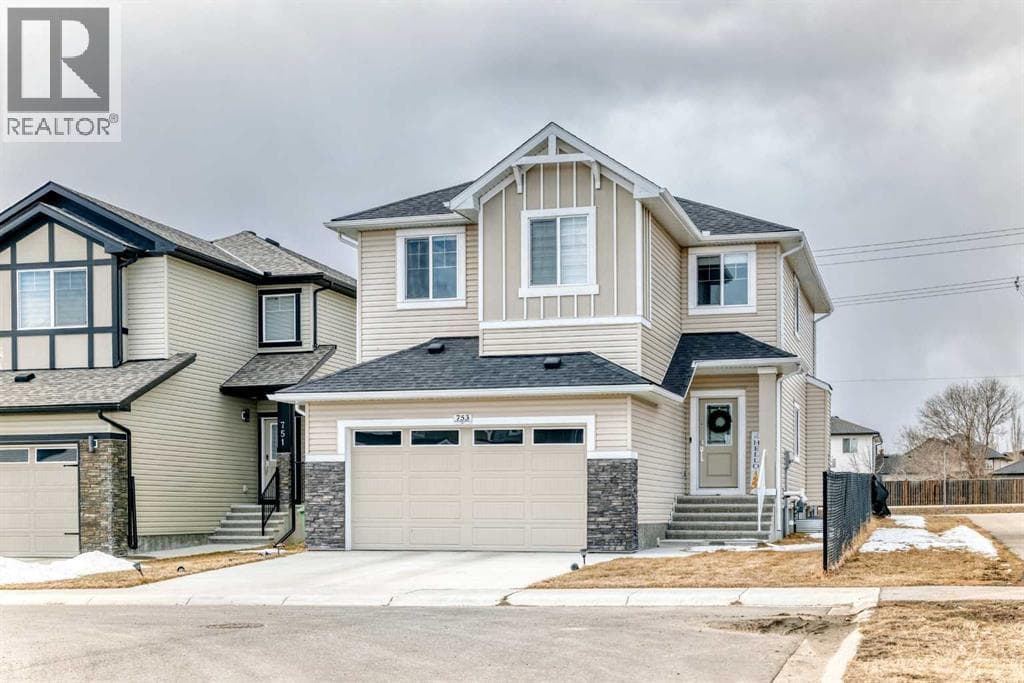 753 Edgefield Crescent — photo 3