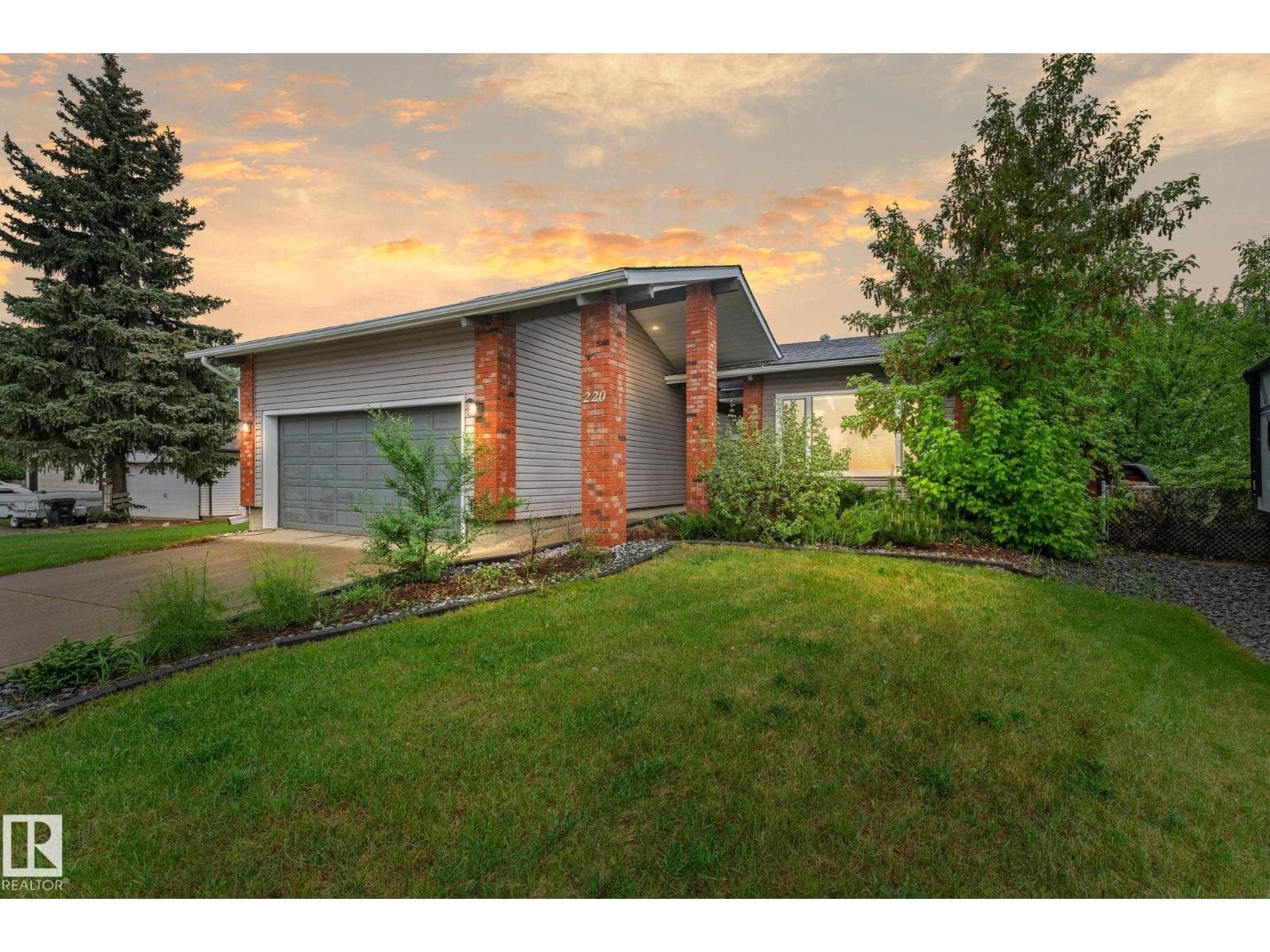 220 GREYSTONE TC