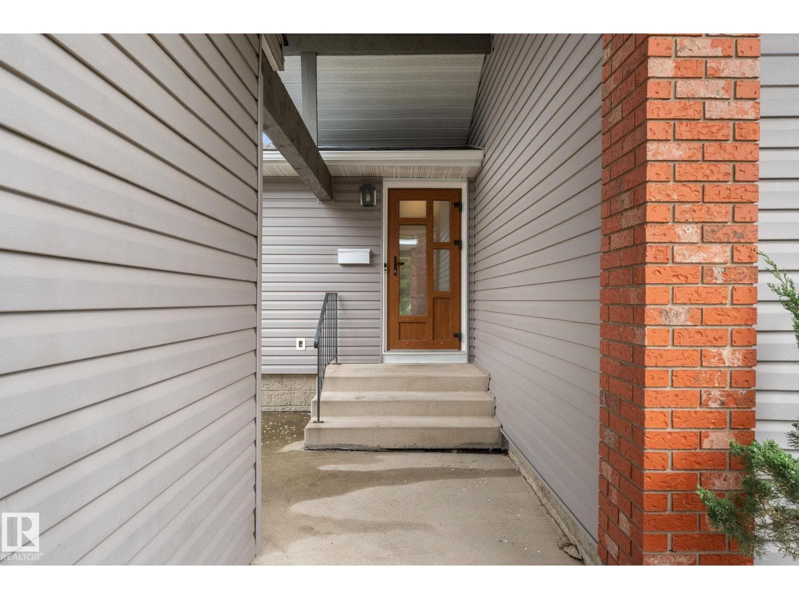 220 GREYSTONE TC — photo 3