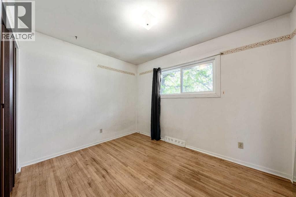1032 89 Avenue SW photo 11