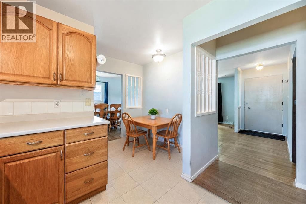 1032 89 Avenue SW photo 9