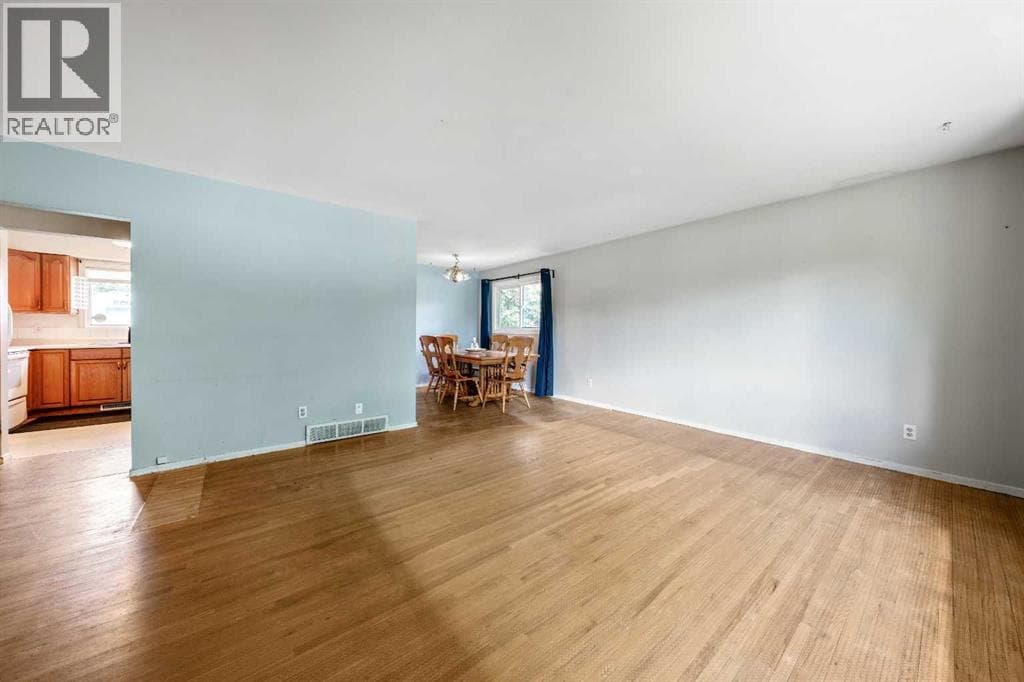1032 89 Avenue SW photo 7