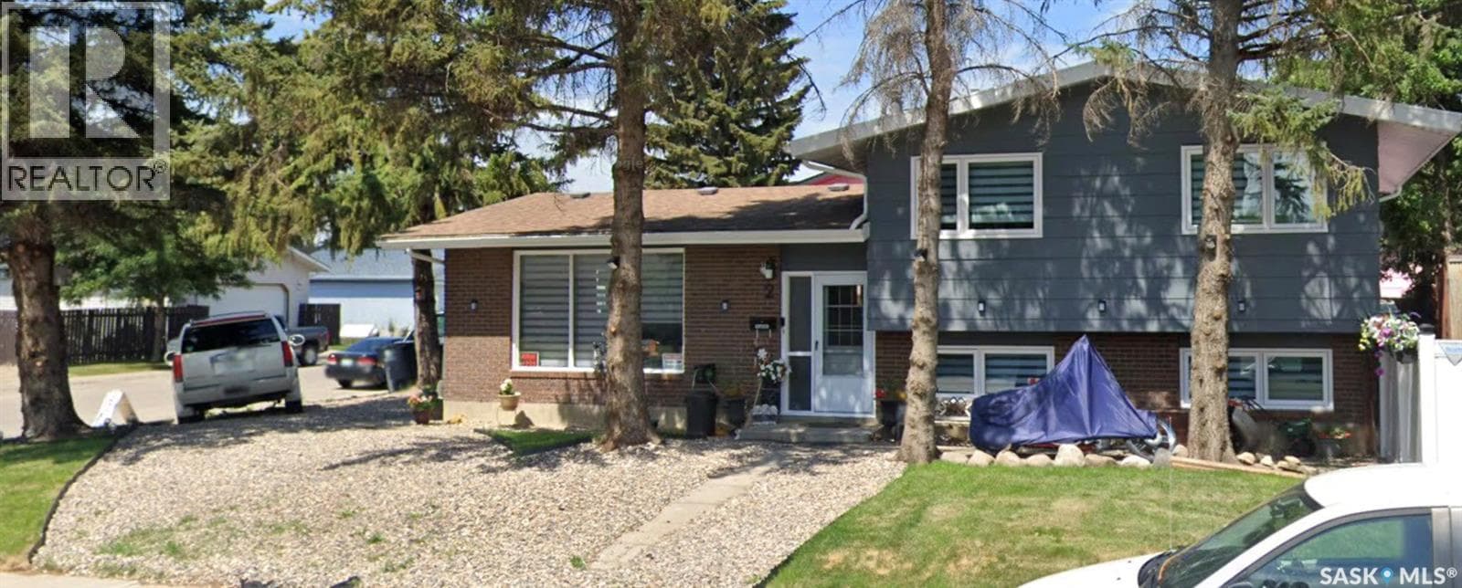 2 McDougall CRESCENT