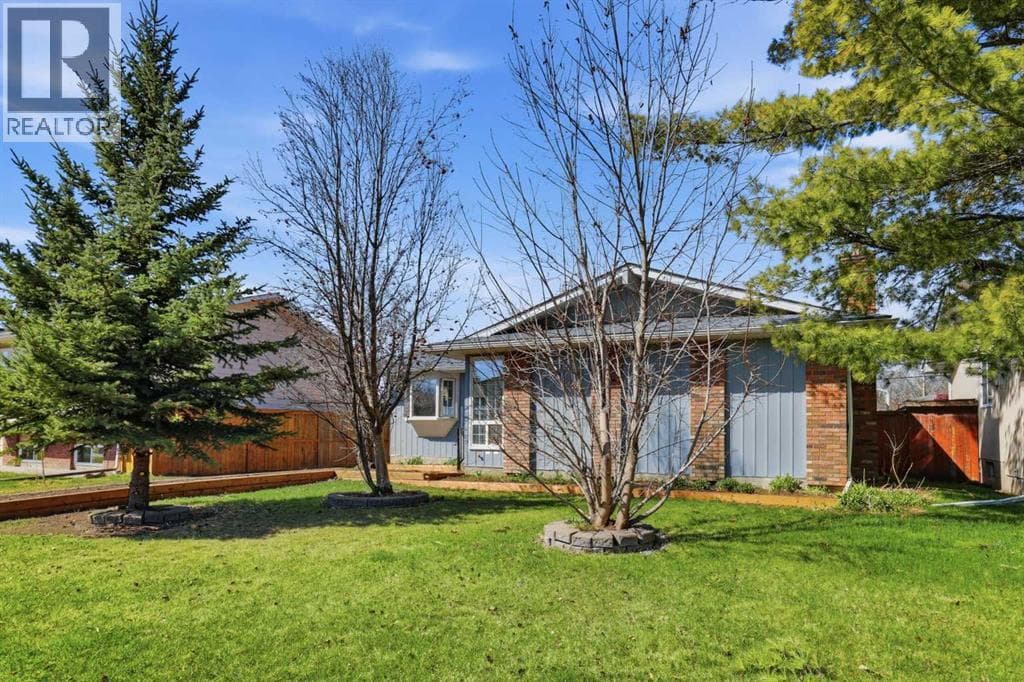 431 Queen Charlotte Drive SE — photo 2