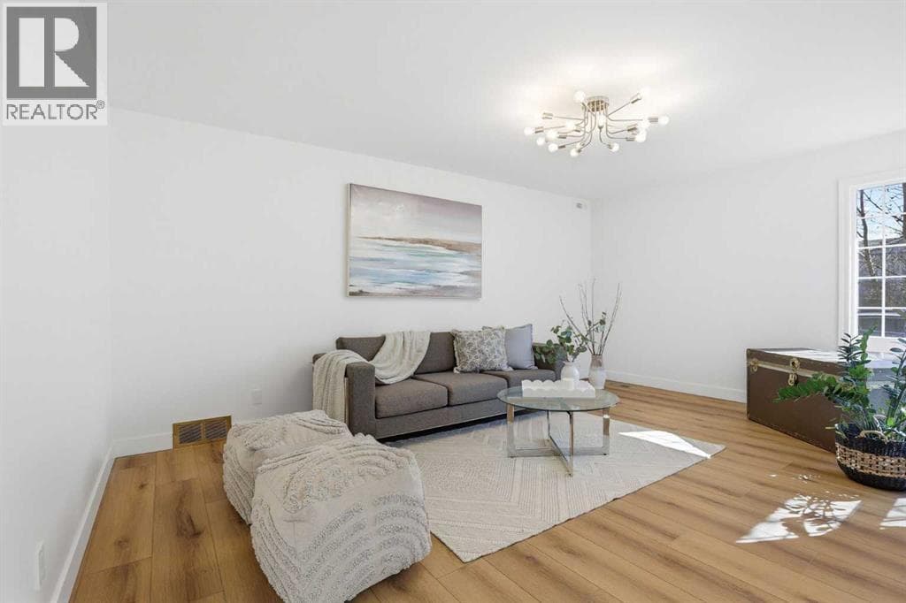 431 Queen Charlotte Drive SE — photo 4