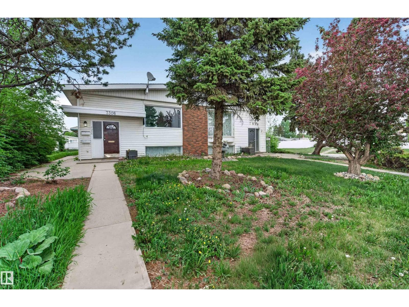 7304/7306 78 AV NW