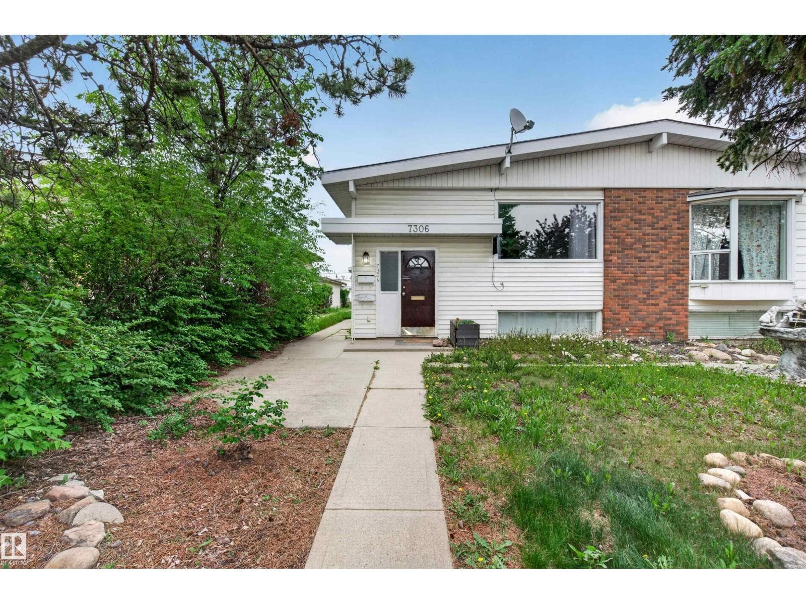 7304/7306 78 AV NW — photo 2