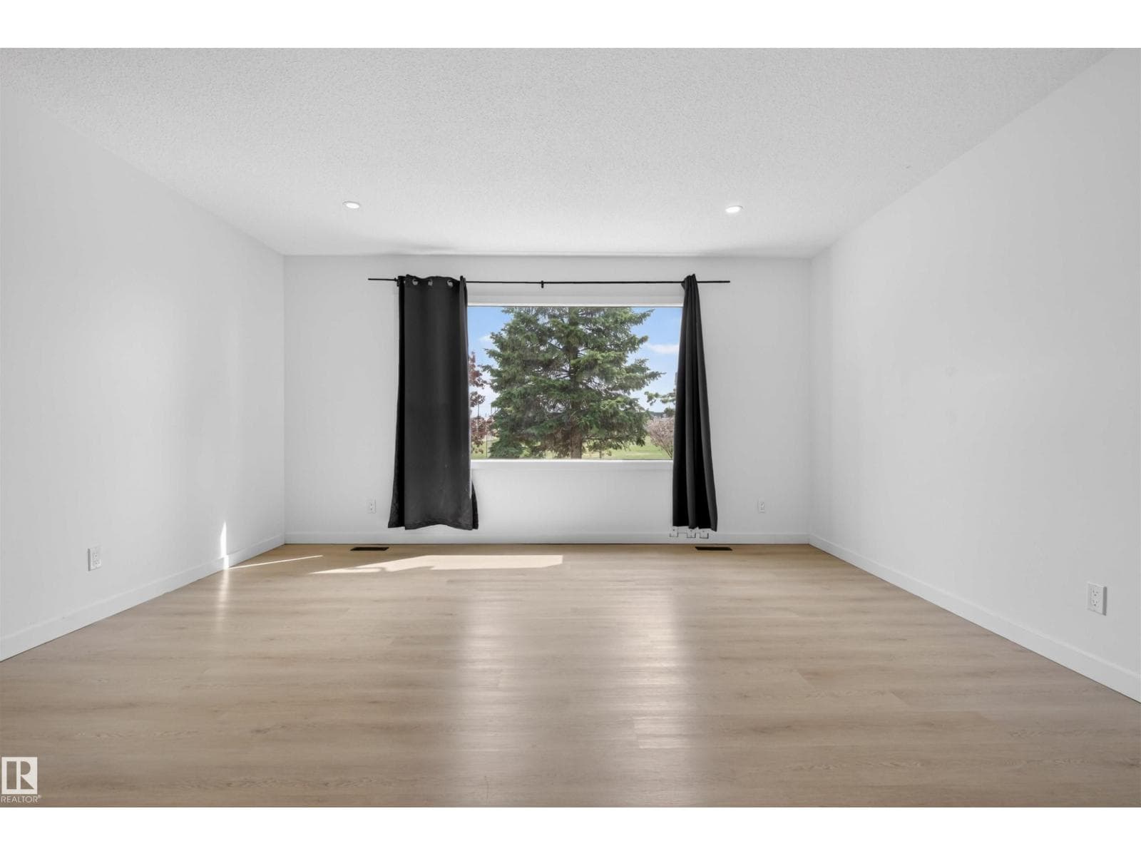 7304/7306 78 AV NW — photo 3