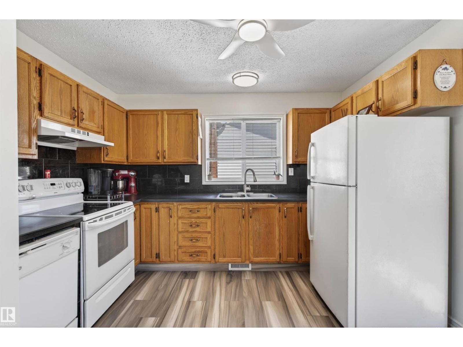5003 38 ST — photo 3