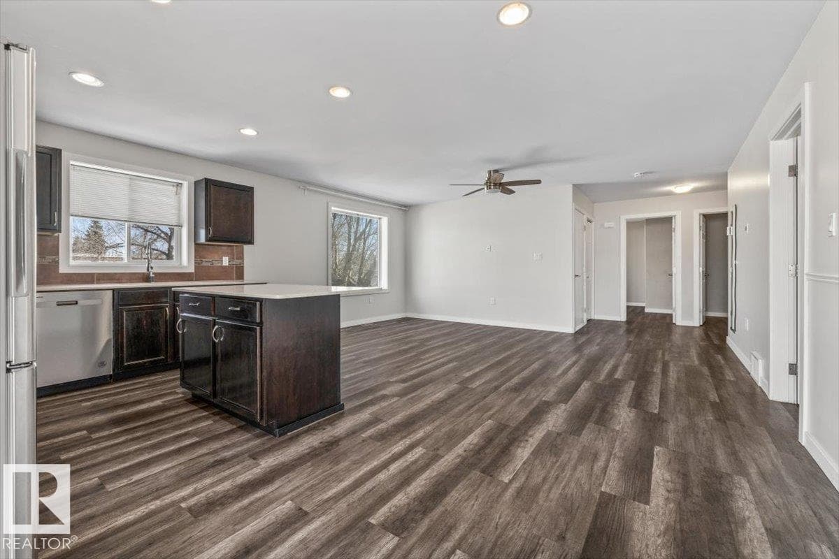 15805 104 AV NW — photo 5