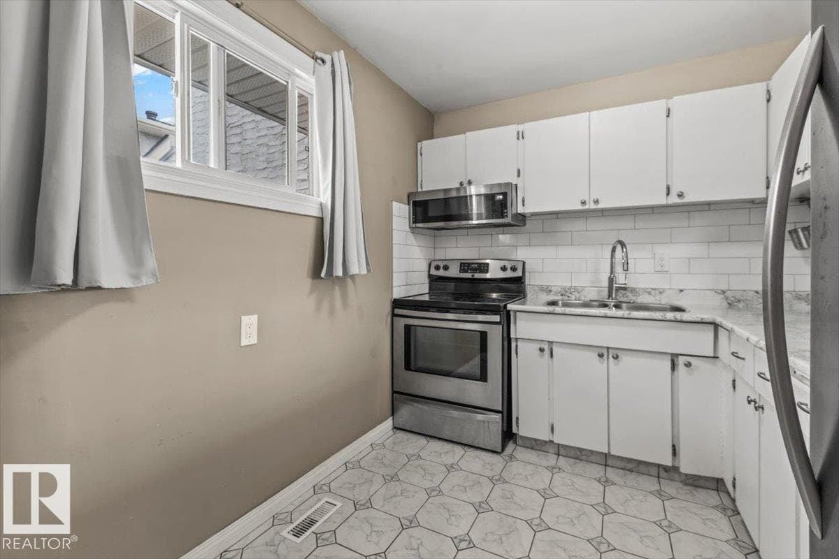 5512 19A AV NW — photo 5