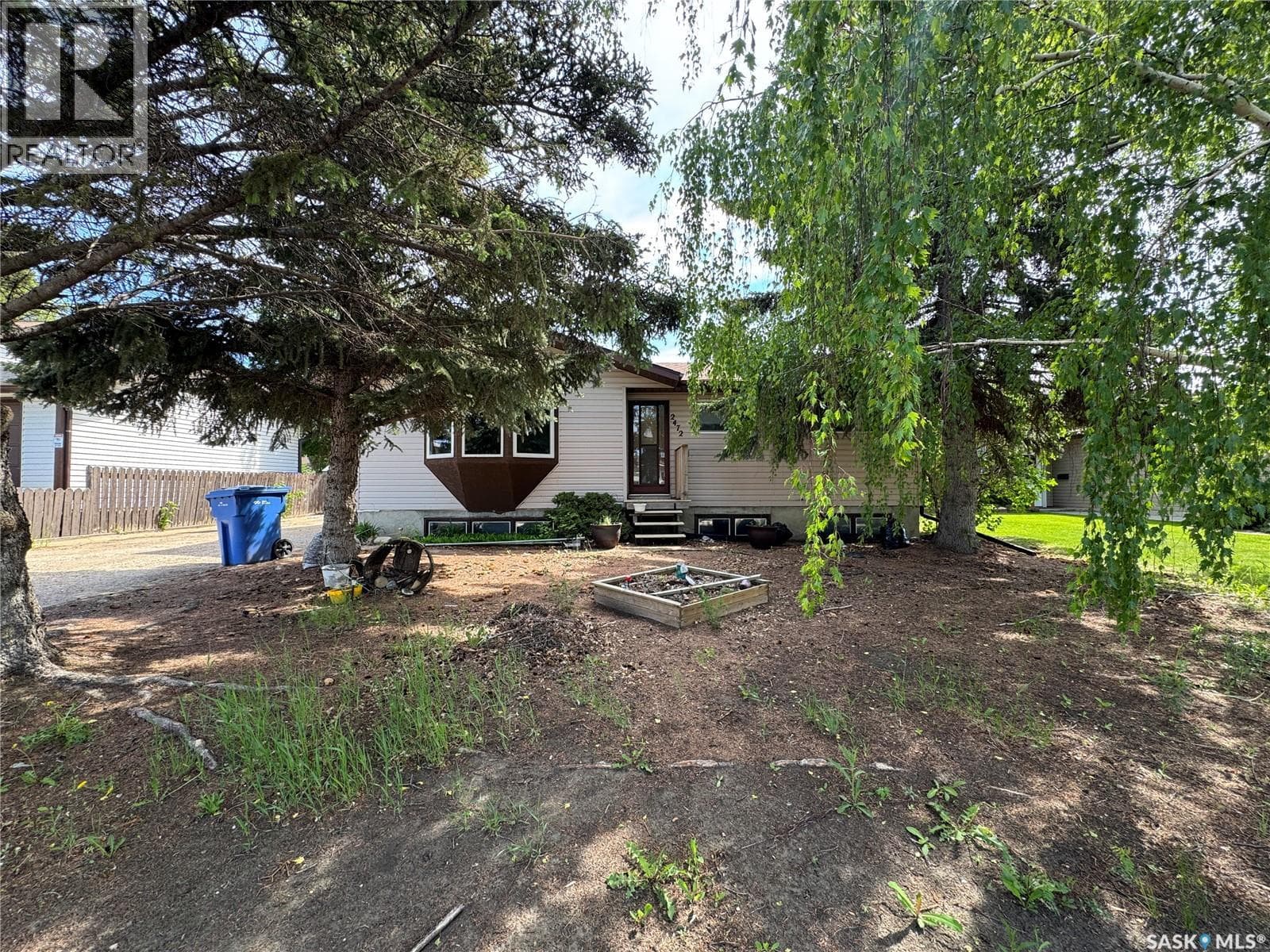 2472 Ross CRESCENT