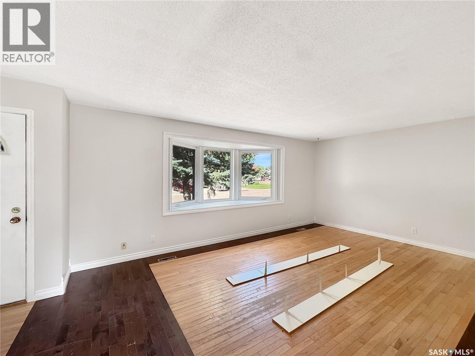 2472 Ross CRESCENT — photo 4