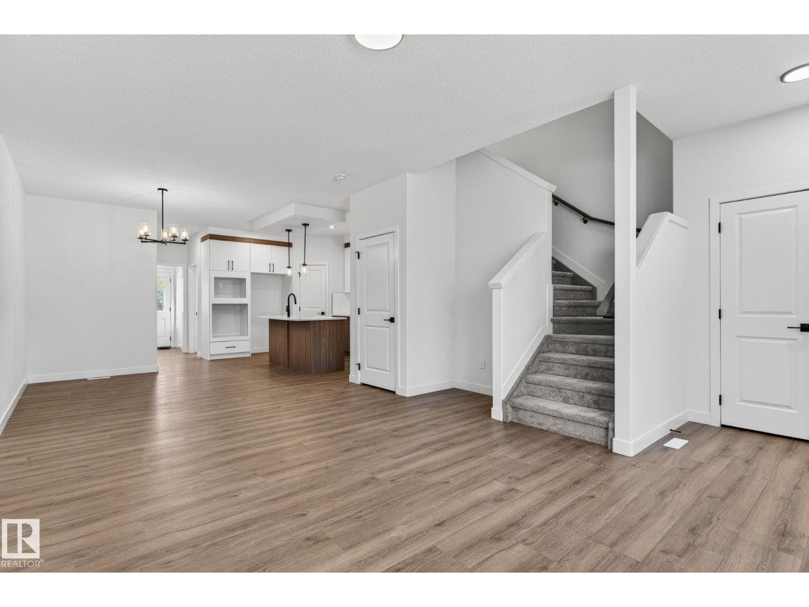 95 Westwind DR — photo 2