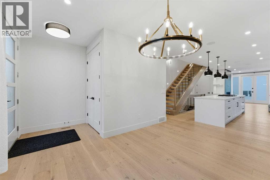 631 55 Avenue SW — photo 4