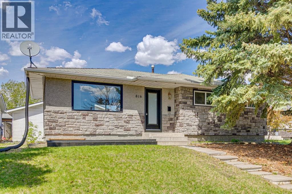 816 Avonlea Place SE — photo 2