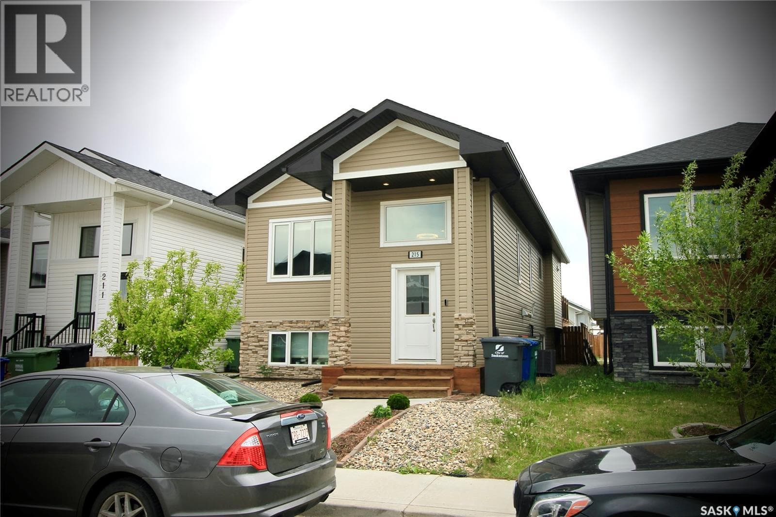 215 Thakur STREET — photo 3