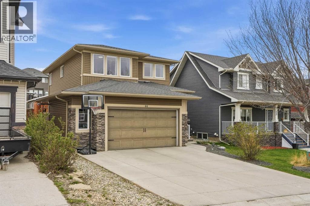 44 Westridge Crescent — photo 2