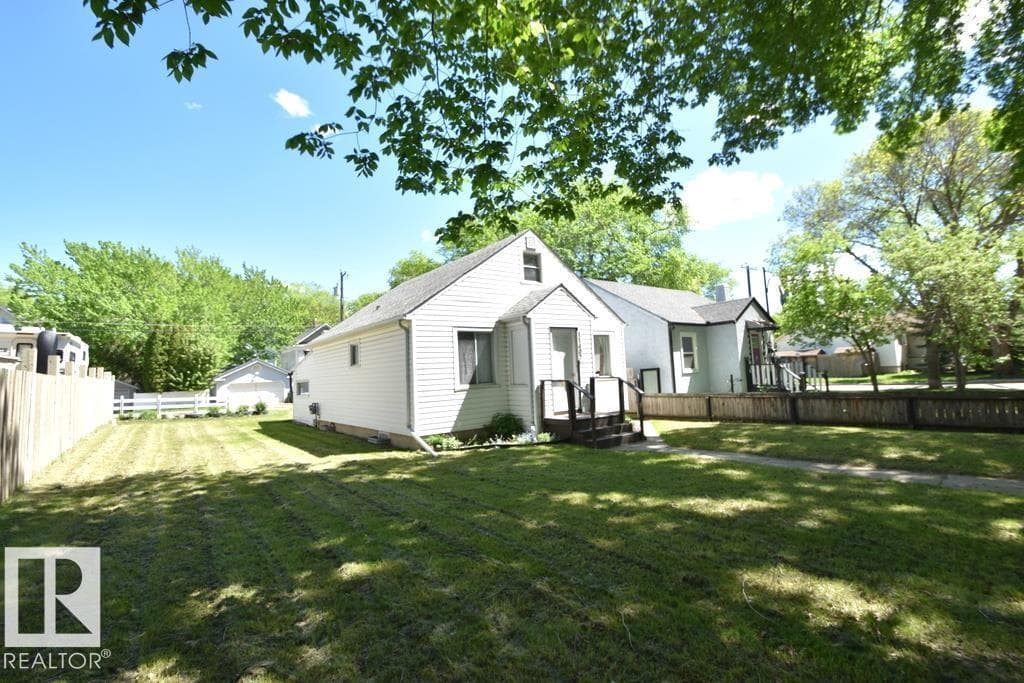 11407 68 ST NW