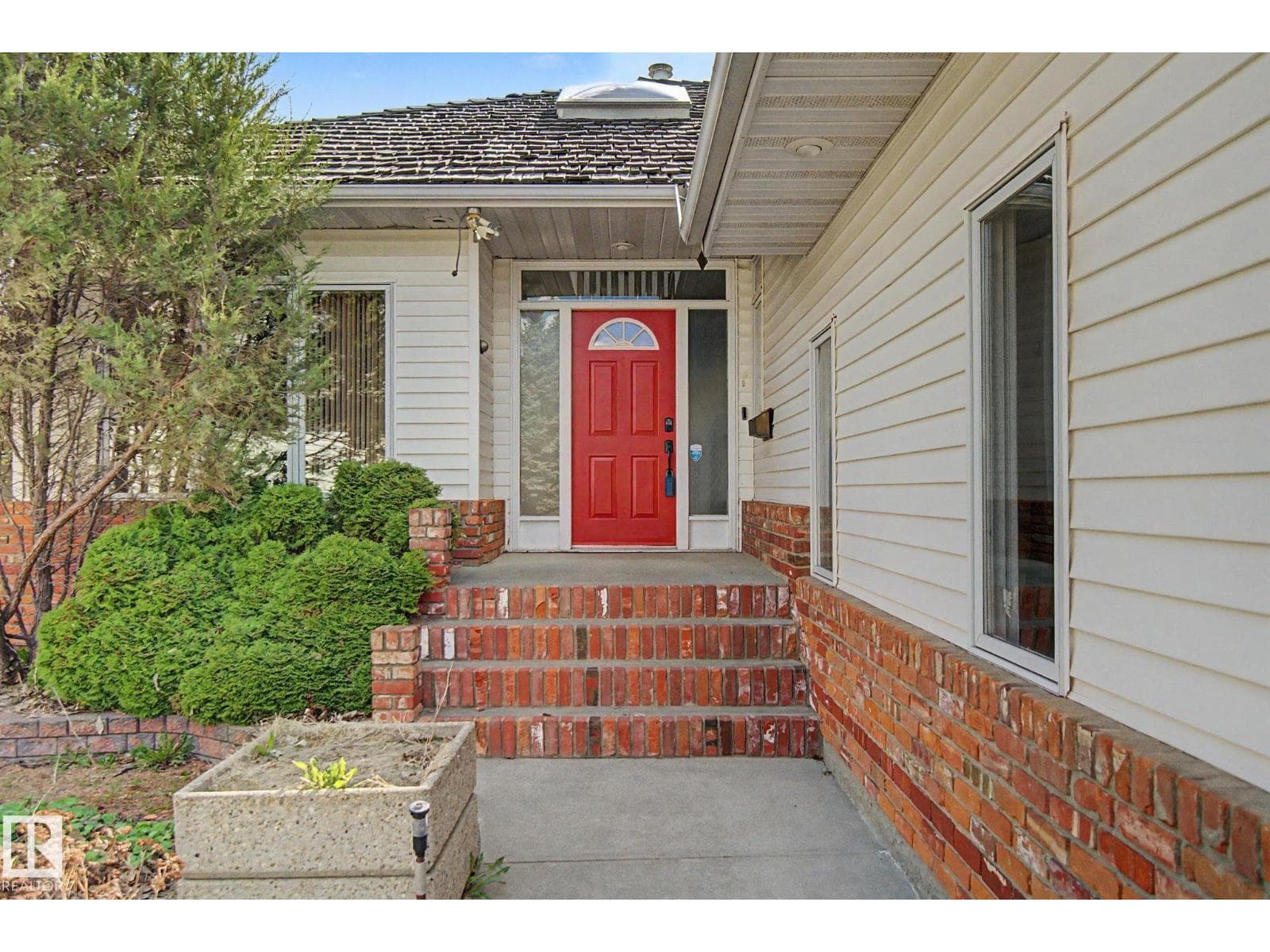 485 REGENCY DR — photo 2
