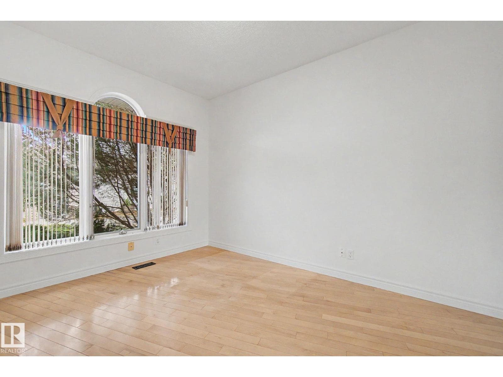 485 REGENCY DR — photo 5