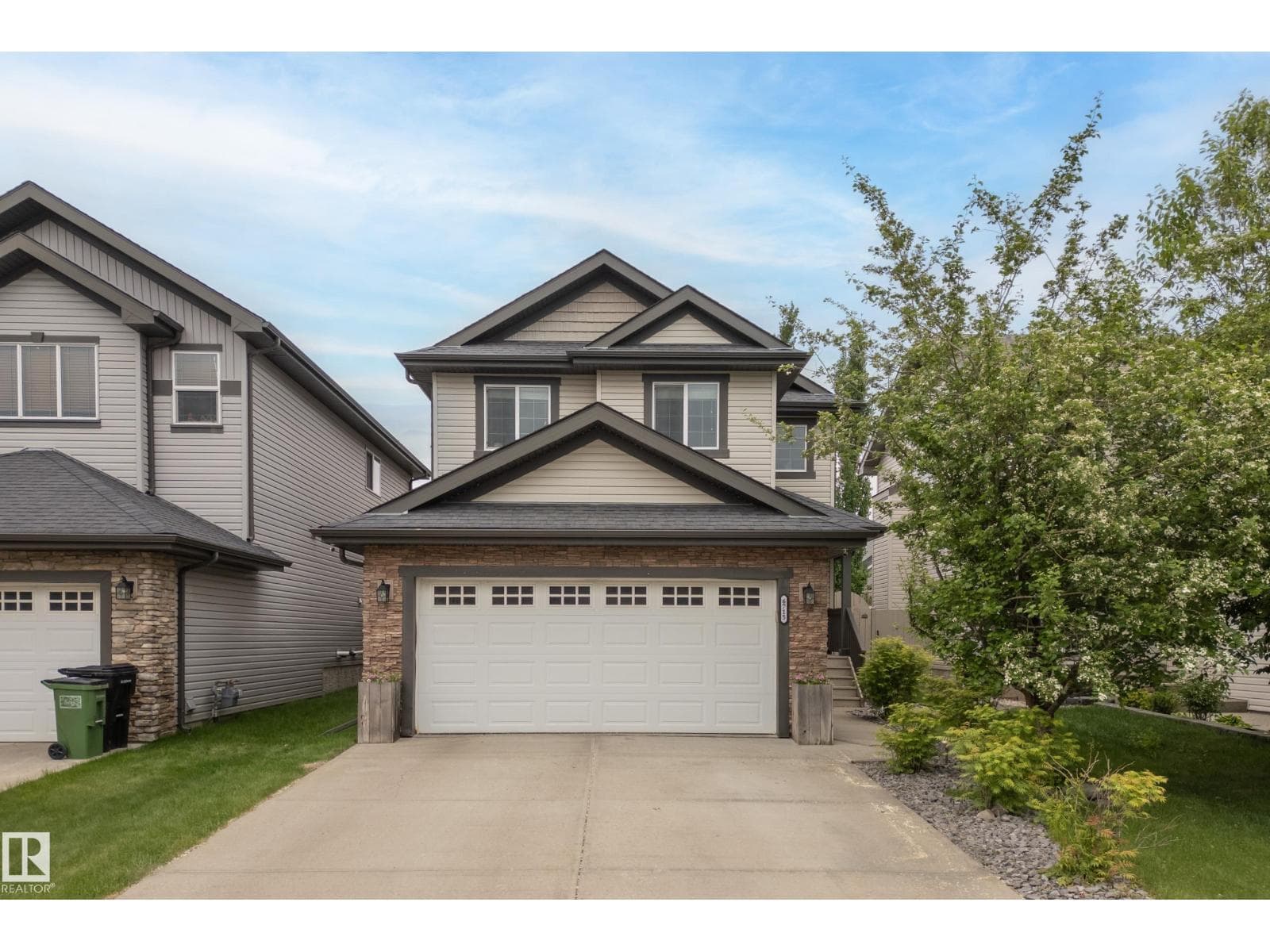 6715 19 AV SW