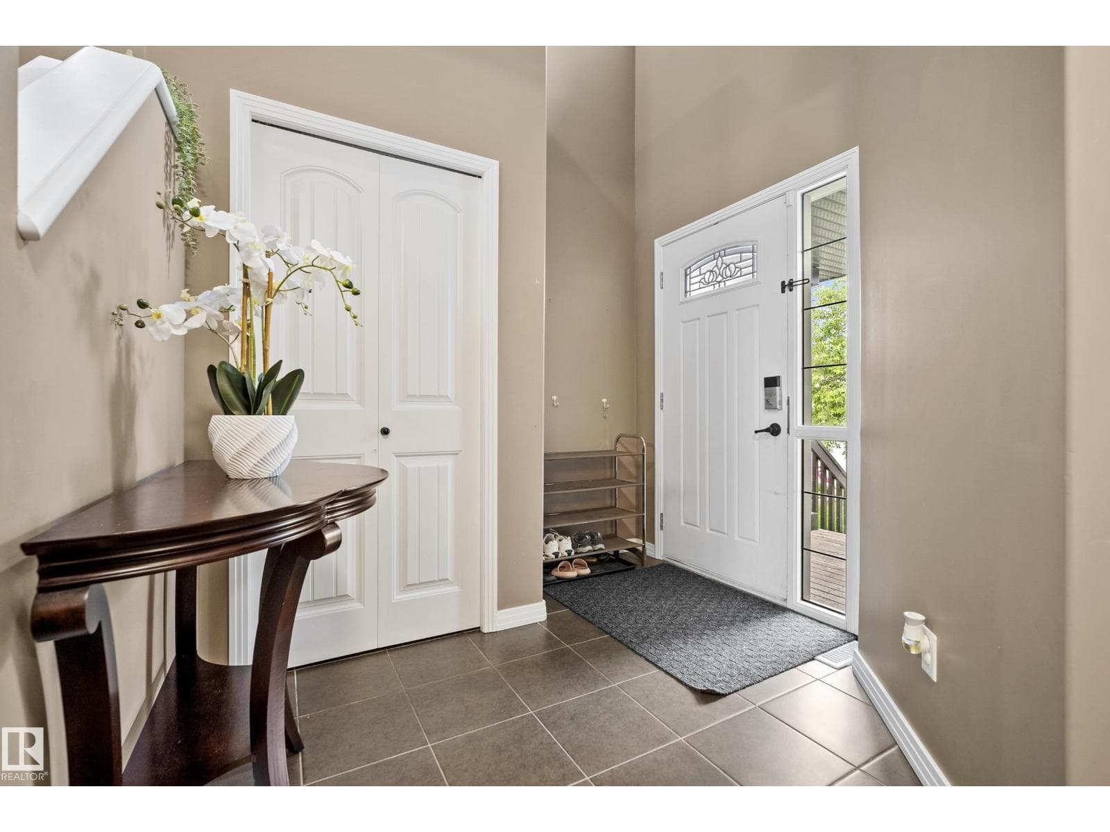 6715 19 AV SW — photo 3