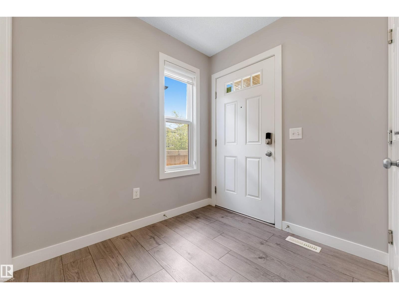 1105 33A ST NW NW — photo 3