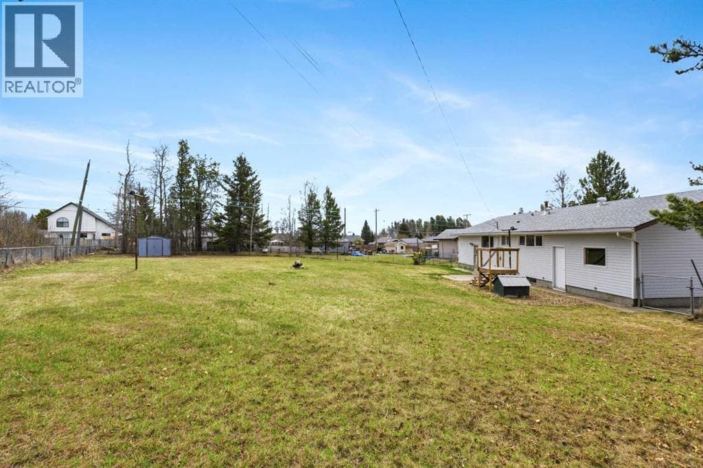 5411 Fir Crescent — photo 3
