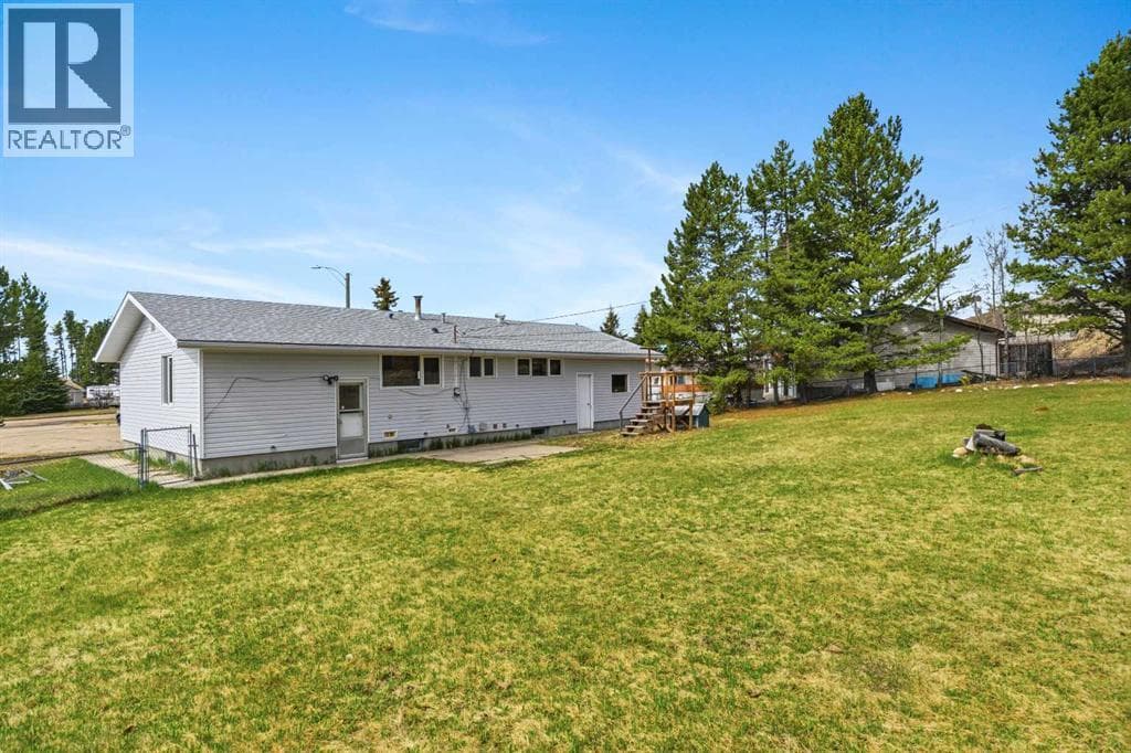5411 Fir Crescent — photo 4