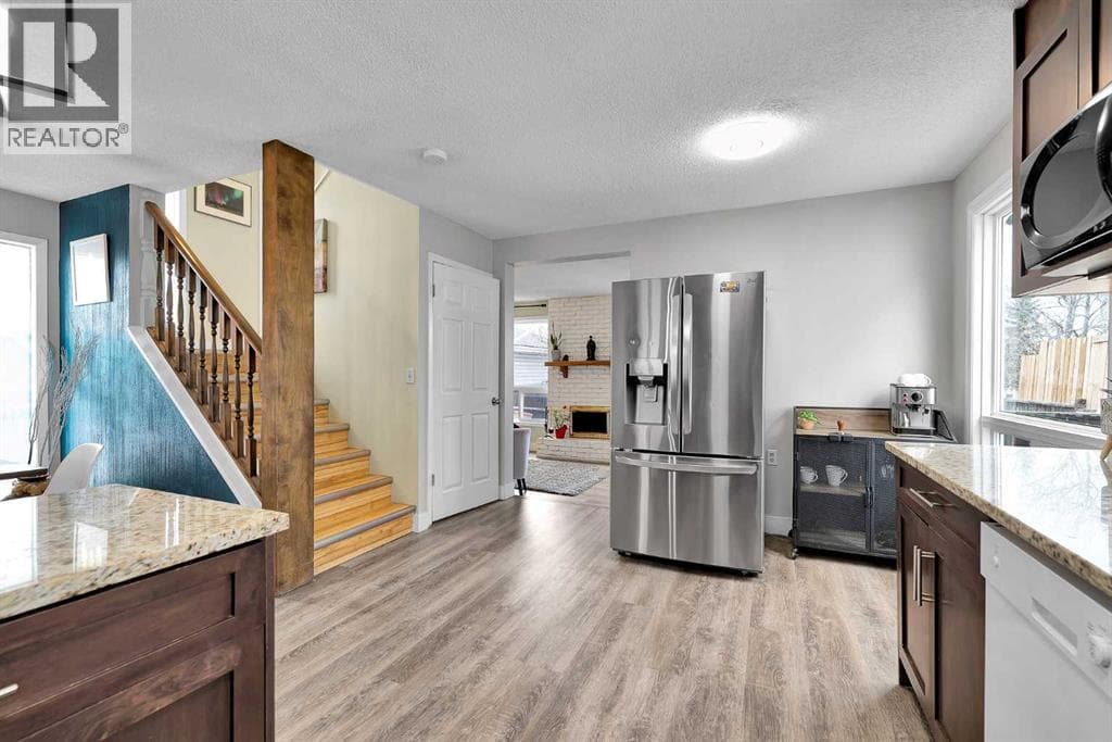 44 Strathclair Rise SW — photo 2