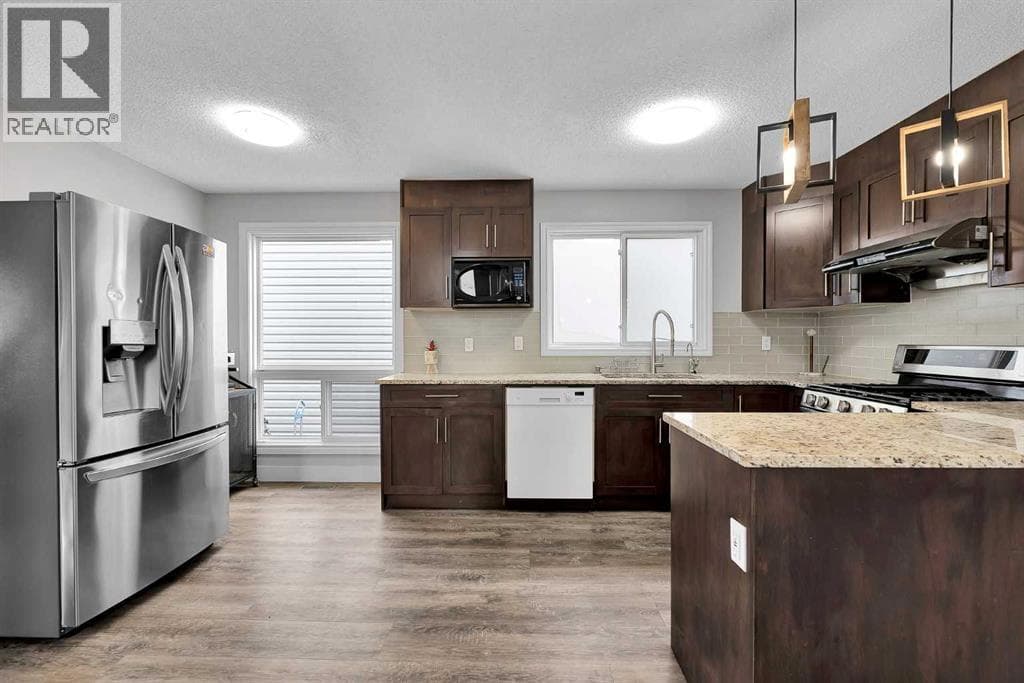 44 Strathclair Rise SW — photo 3