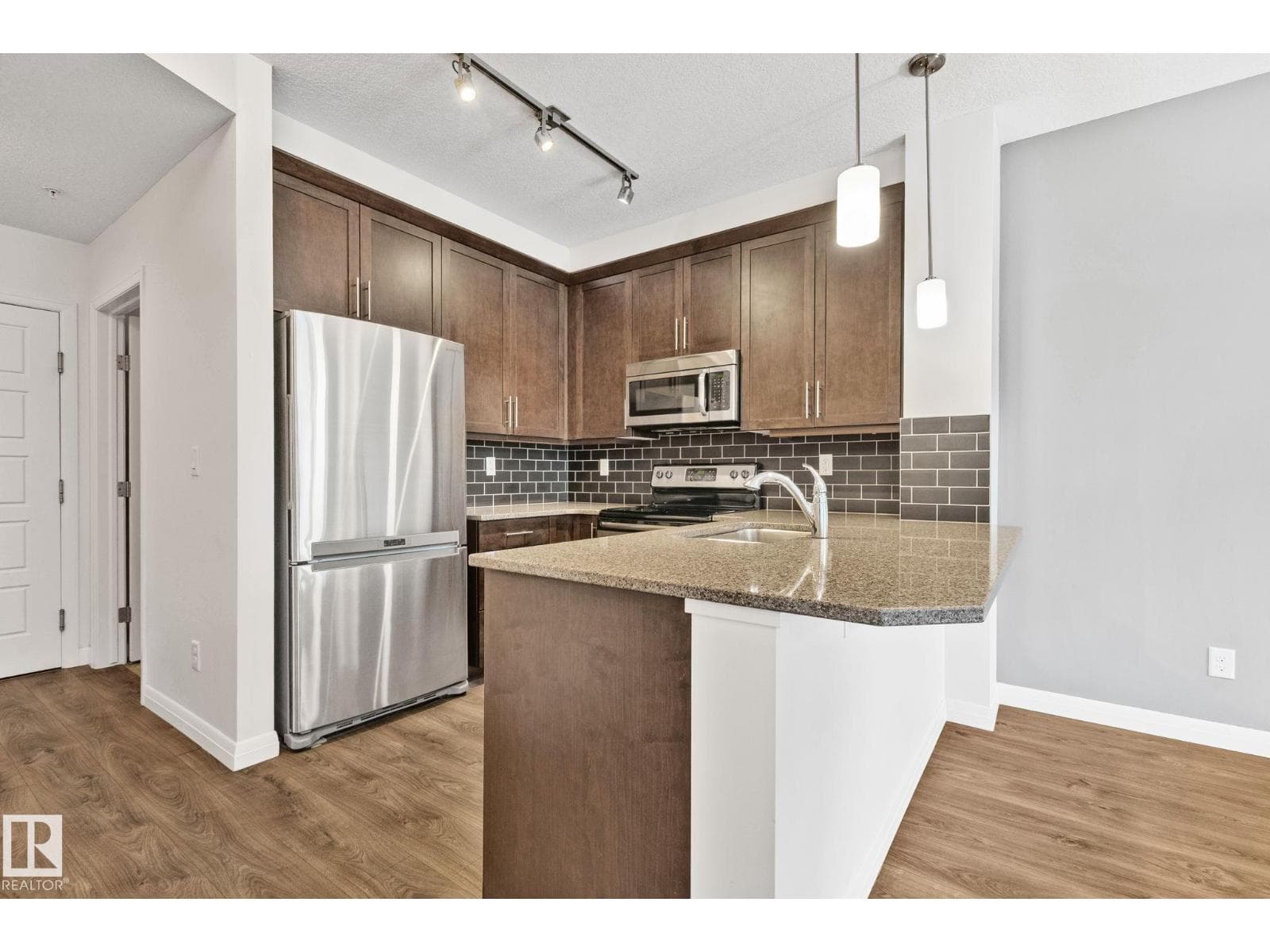 #217 2588 ANDERSON WY SW — photo 4