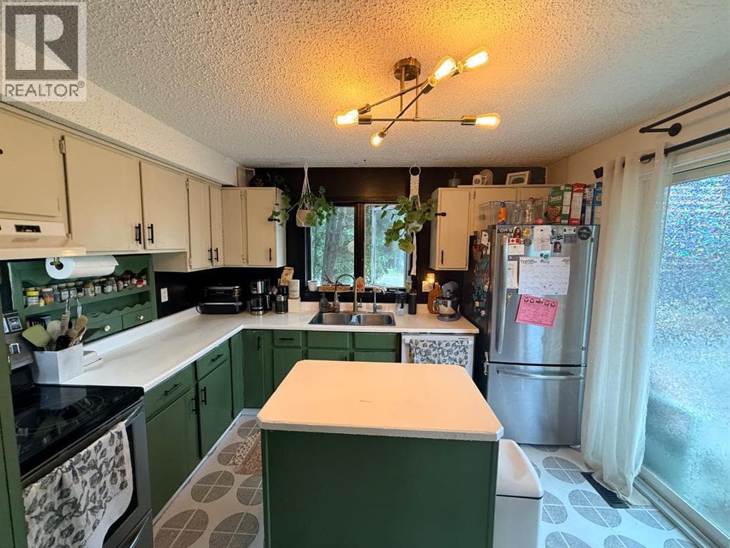 5701 31 Street — photo 3