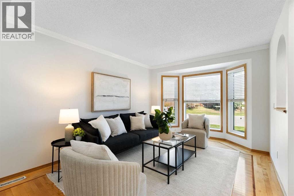 136 Schubert Hill NW — photo 4