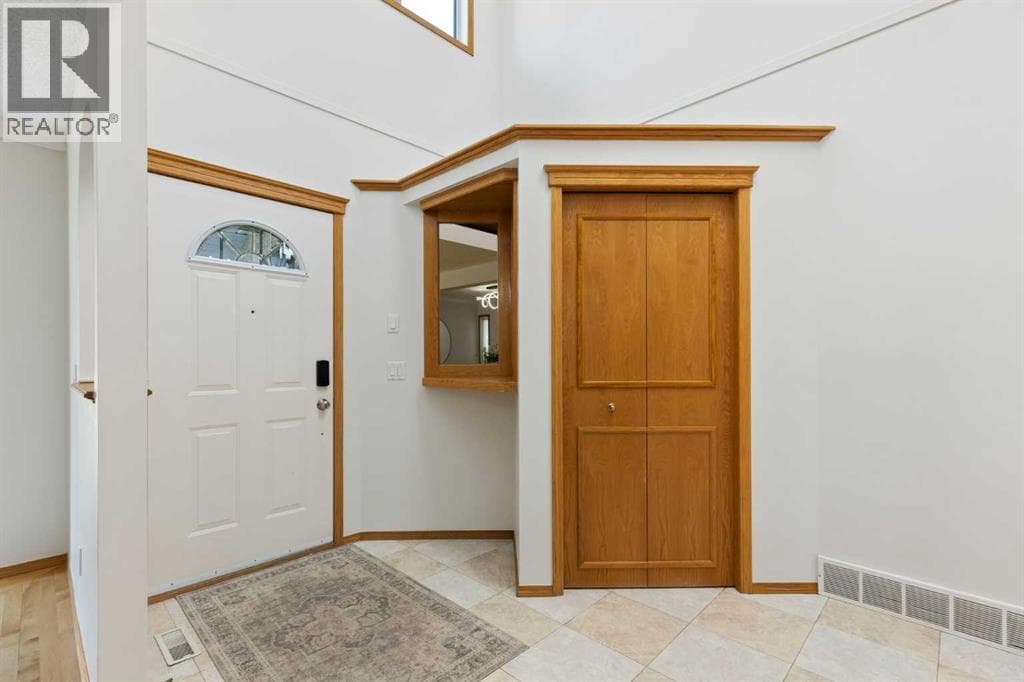 136 Schubert Hill NW — photo 2
