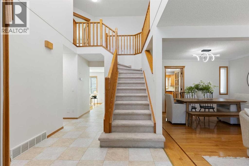 136 Schubert Hill NW — photo 3