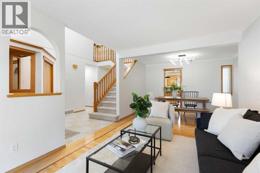 136 Schubert Hill NW — photo 5