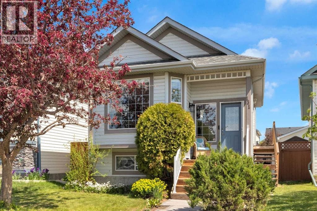 131 Country Hills Way NW