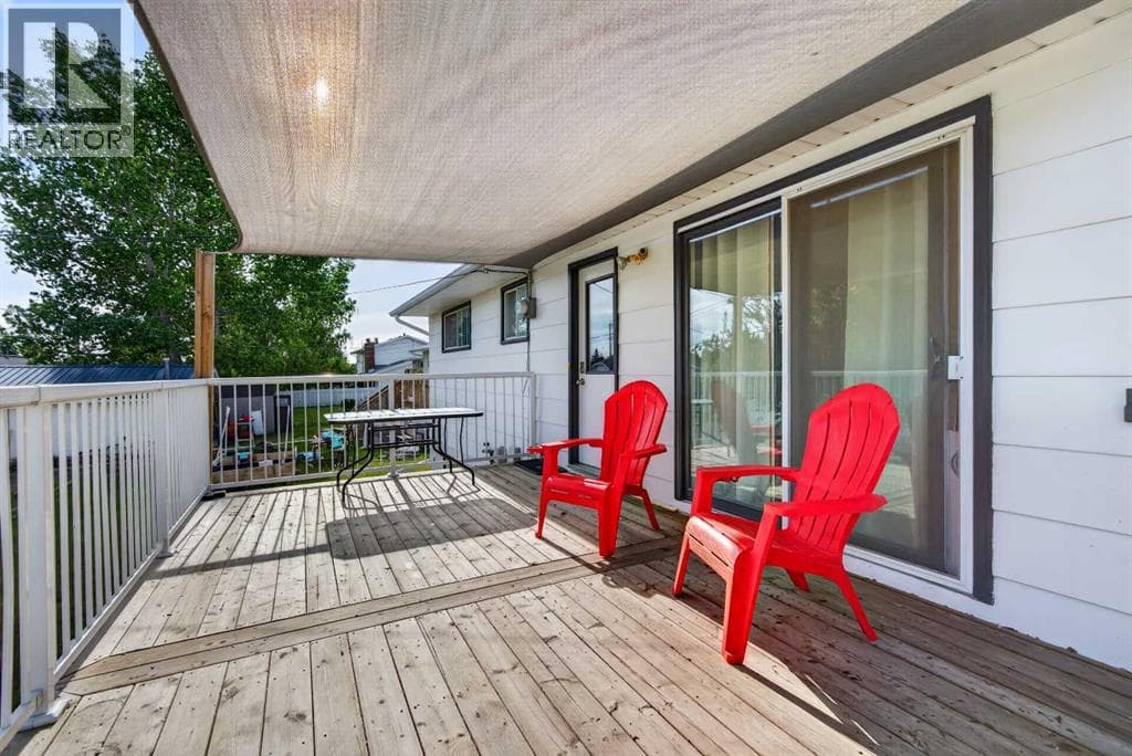 571 8 Street SE — photo 5