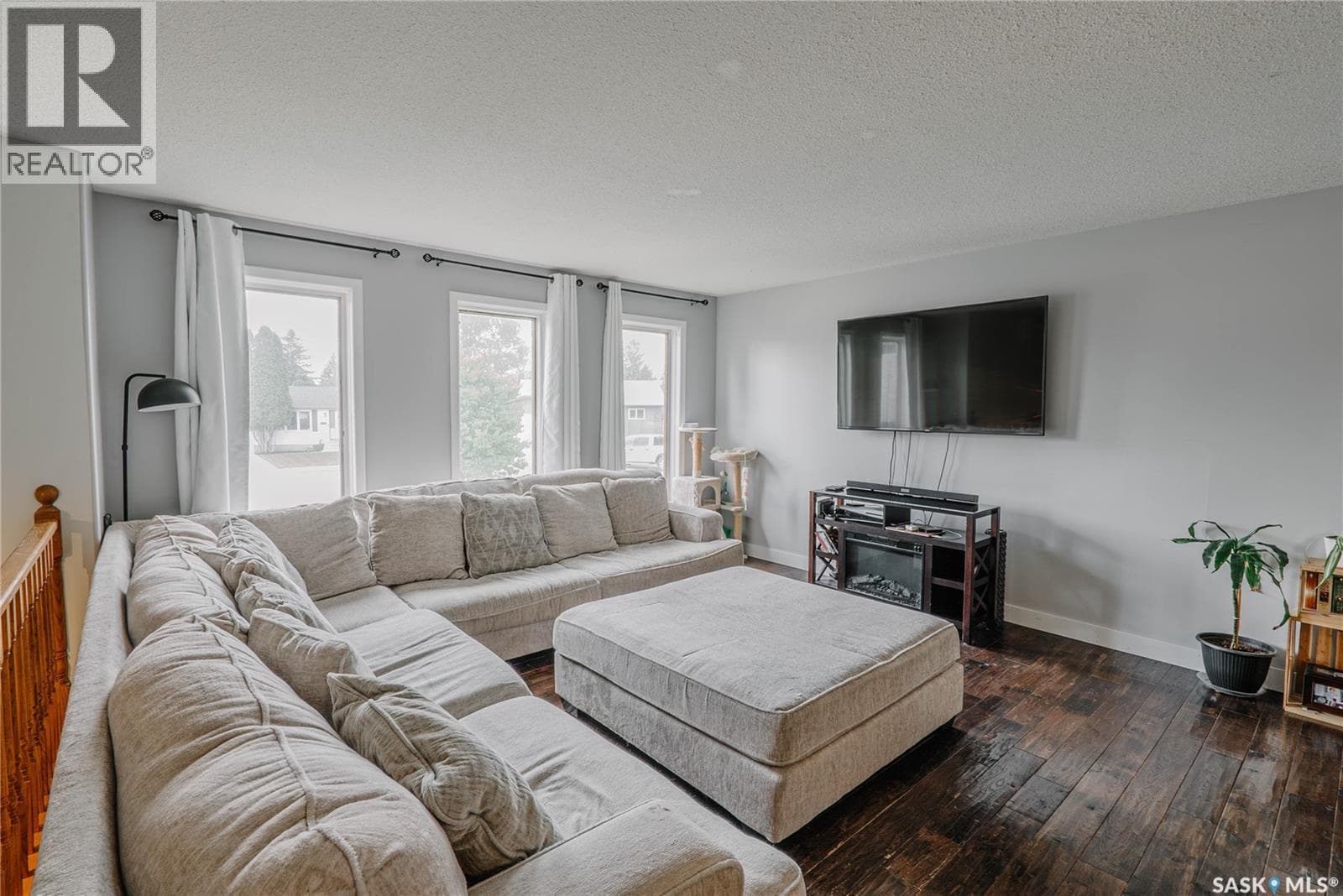 335 Thain CRESCENT — photo 3