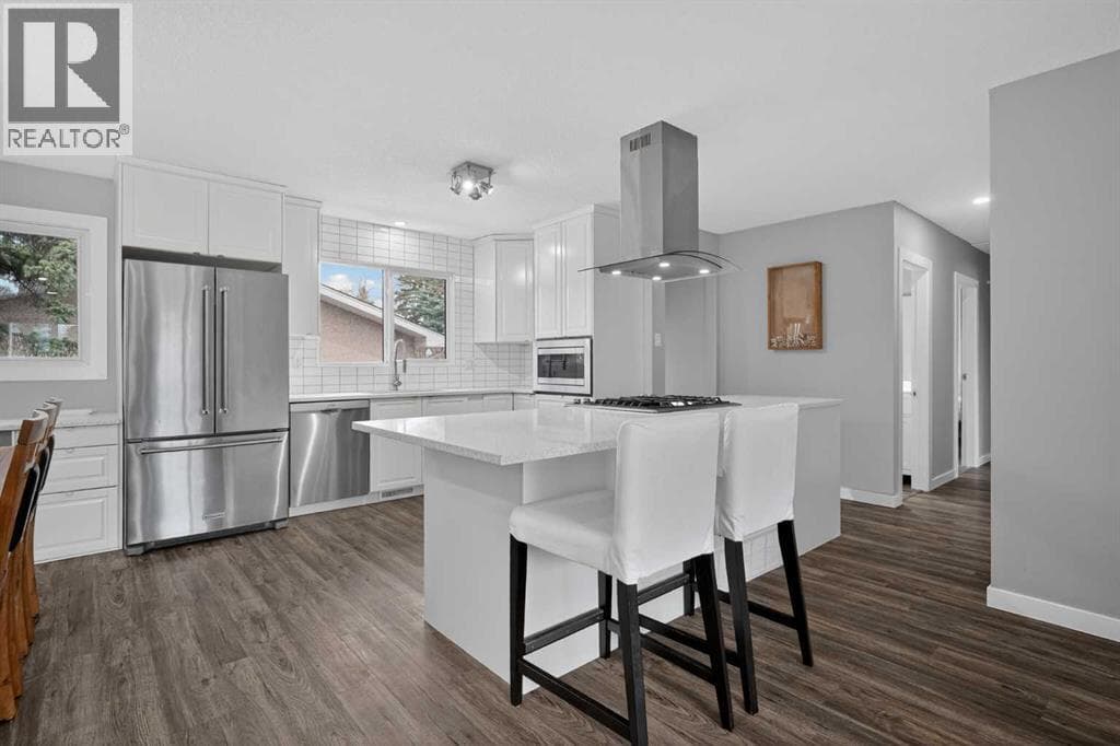 252 Allan Crescent SE — photo 2