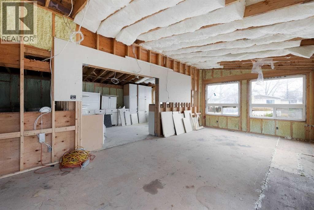 232 Greenwich Lane — photo 4