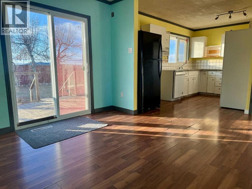 5004 35 Avenue — photo 5