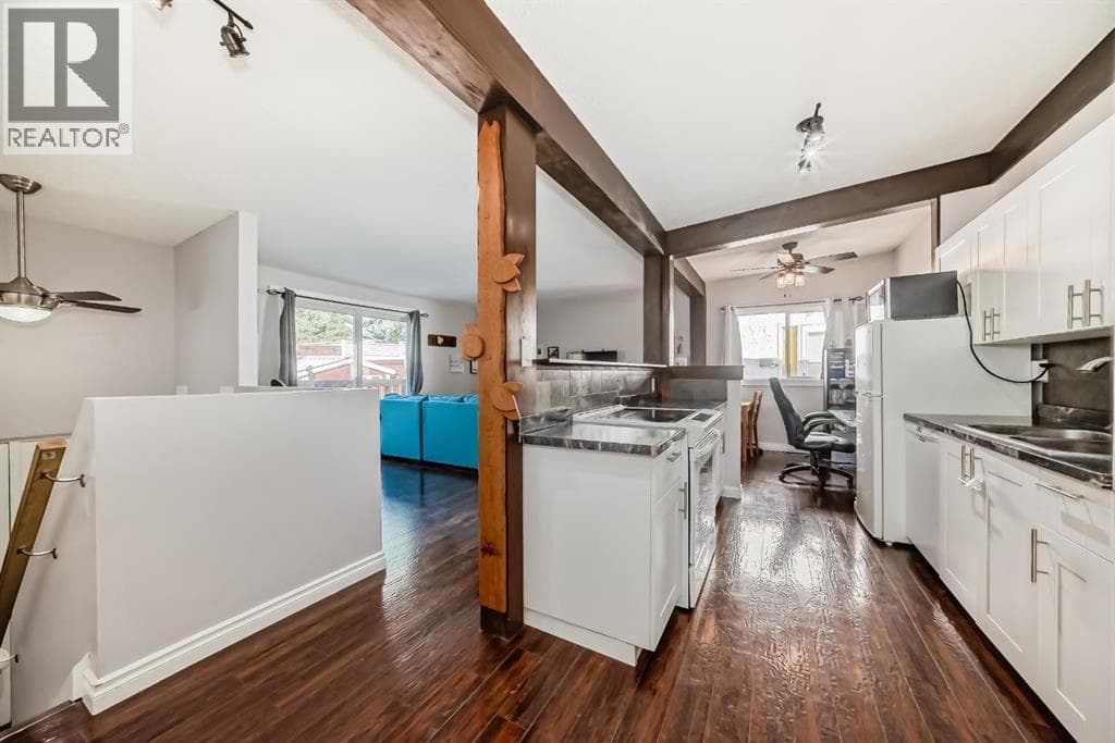 724D Raynard Crescent SE — photo 4