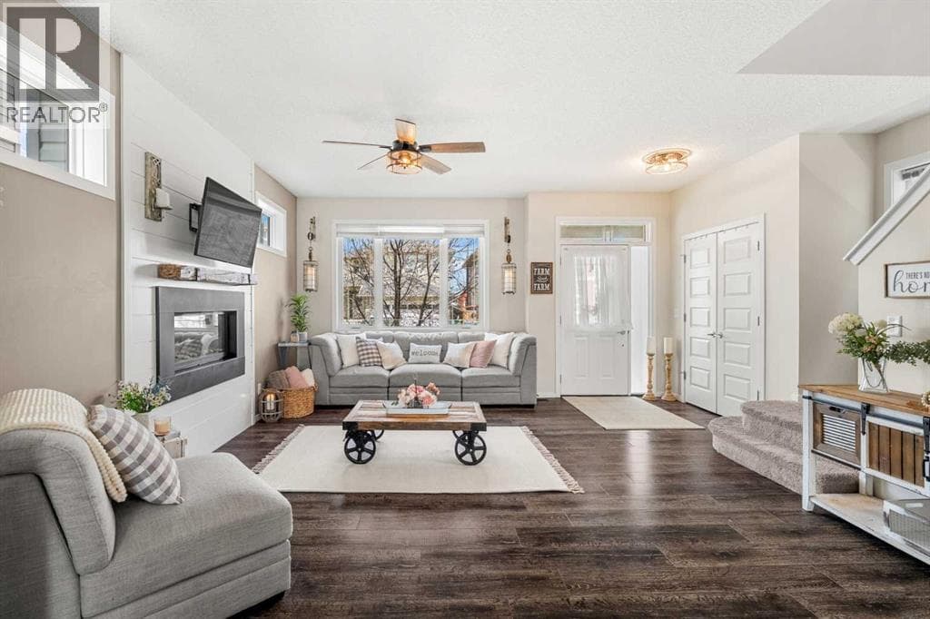 1717 Baywater Road SW — photo 3