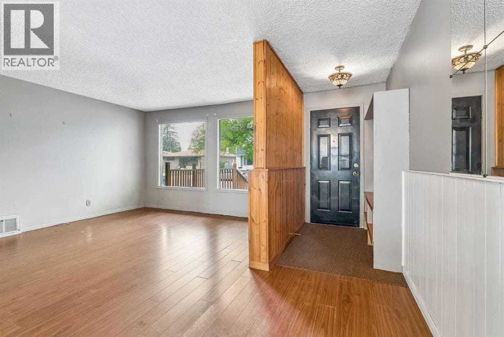 6636 18 Street SE — photo 4