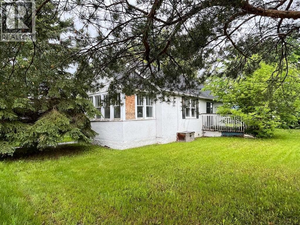 5402 50 Street — photo 2