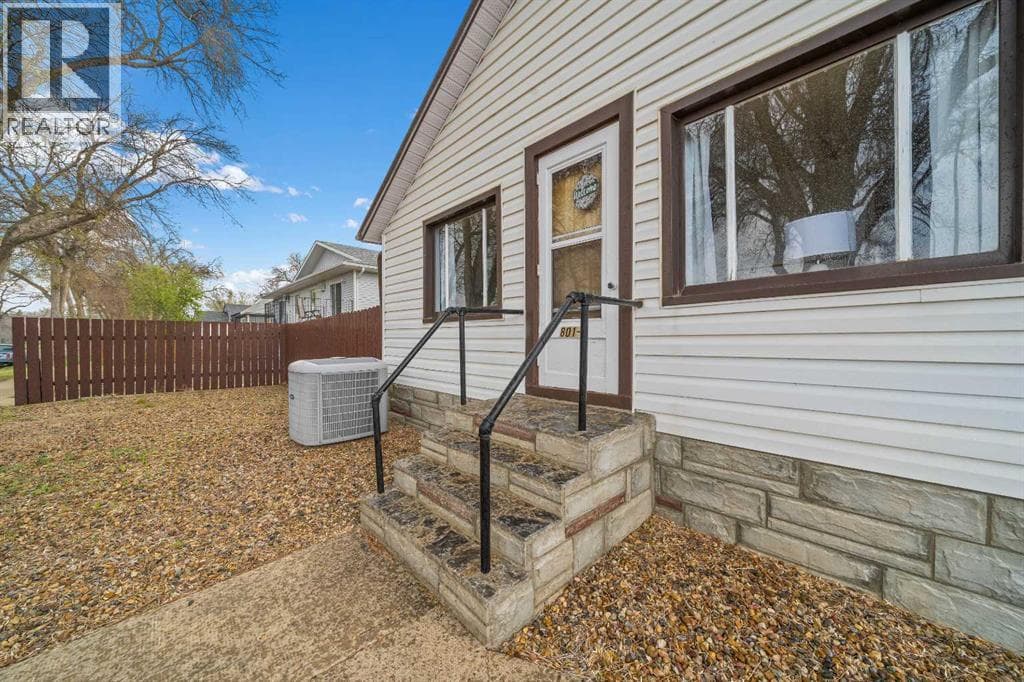 801B 2 Street SE — photo 3