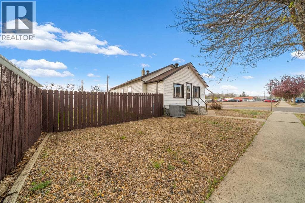 801B 2 Street SE